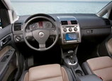 Volkswagen-Touran-2010-16.jpg