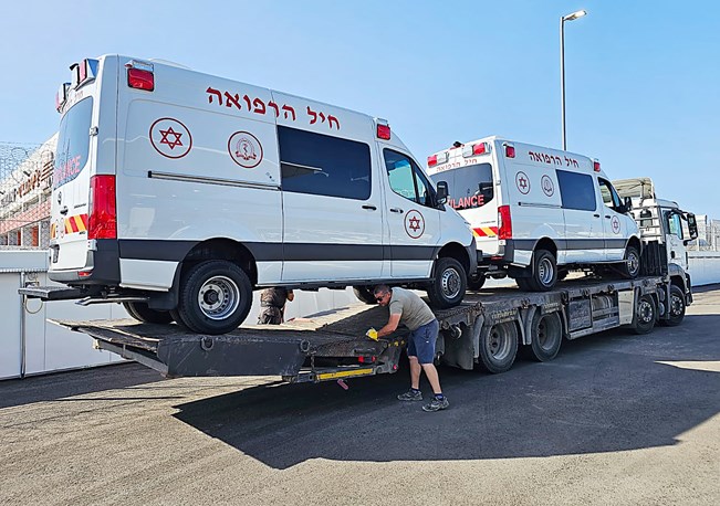 ראשי גורר של מרצדס להובלת טנקים
