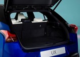 Lexus-UX-2025-09.jpg