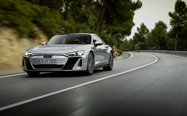 אודי e-tron GT מתחדשת: עד 925 כ