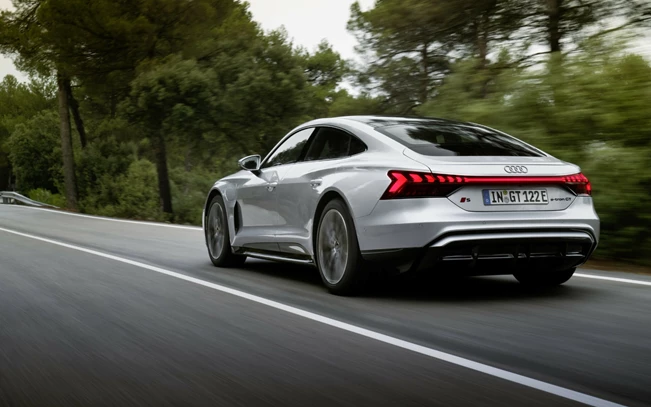 אודי e-tron GT מתחדשת: עד 925 כ