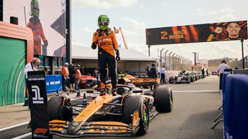 נוריס מנצח בבית של ורשטפן