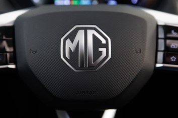 MG ZS היברידי - מבחן דרכים  