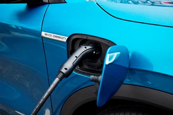 BYD מביאה לאירופה את מהפכת הטעינה: 400 ק"מ ב-5 דקות