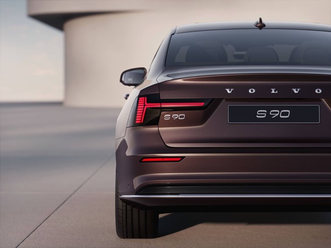 וולוו S90 נחשפה לאחר מתיחת פנים נוספת    