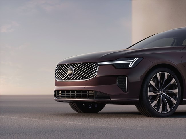 וולוו S90 נחשפה לאחר מתיחת פנים נוספת    