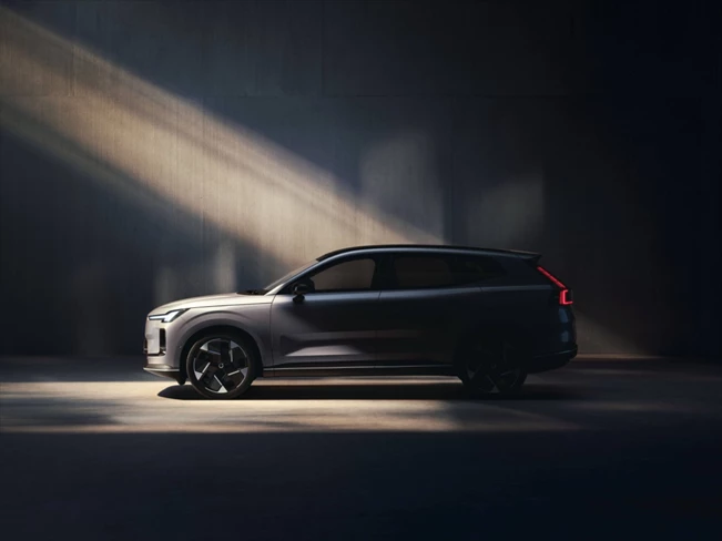 וולוו XC70: היברידי-נטען חדש עם טווח של 200 ק