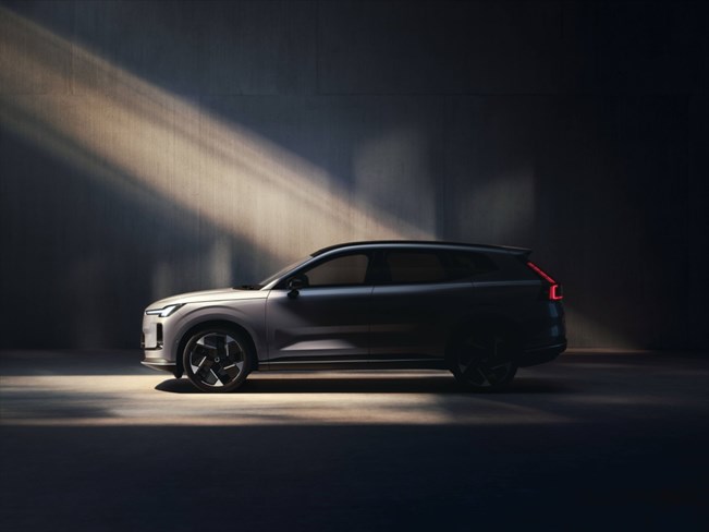 וולוו XC70: היברידי-נטען חדש עם טווח של 200 ק