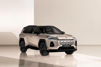 טויוטה RAV4 המחודש: רענון עיצובי, טכנולוגיה חדשה וטווח חשמלי משופר