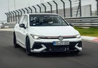 פולקסווגן חושפת את Golf GTI Edition 50: חגיגה עם מיקוד בביצועים