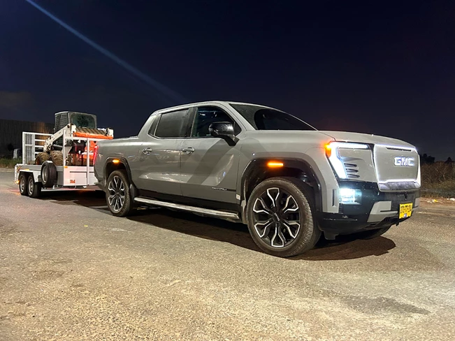 GMC סיירה EV דנאלי - מבחן דרכים