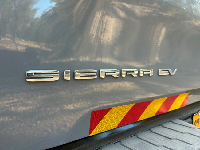 GMC סיירה EV דנאלי - מבחן דרכים