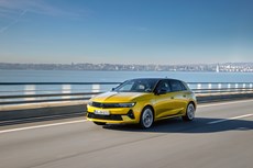 כתבה אופל אסטרה ההיברידית מתחזקת: יותר כוח, טווח ויעילות